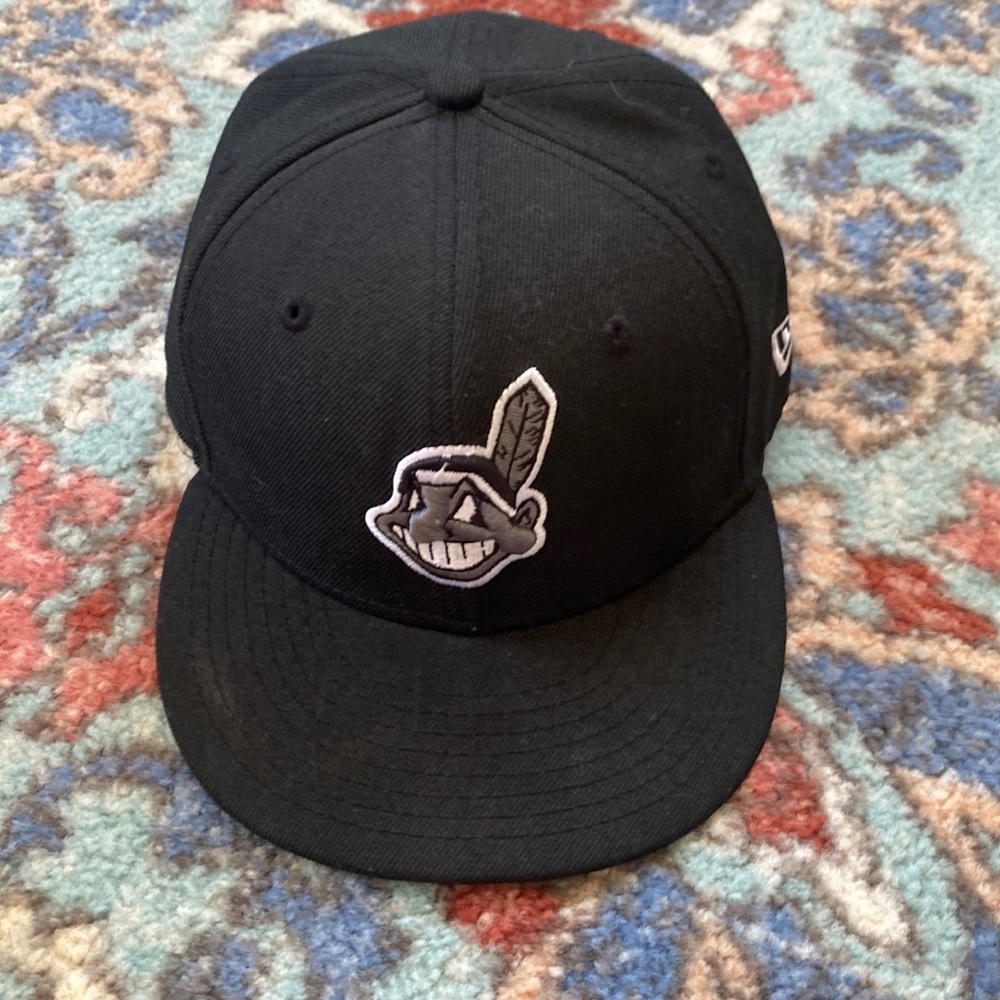 Cleveland Indians fitted hat, kids size 6 3/4 53.9cm